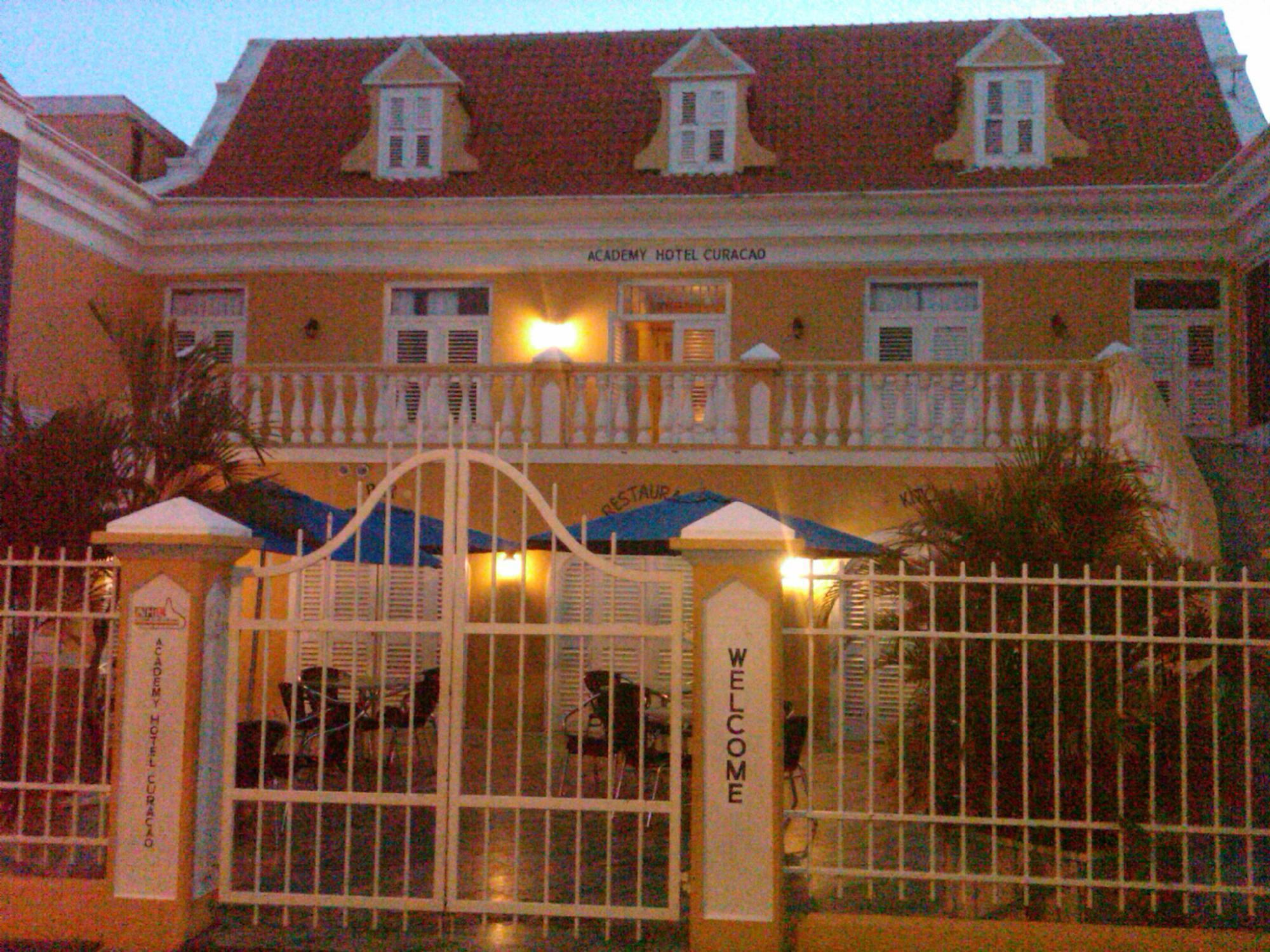 يلمستاد Academy Hotel Curacao المظهر الخارجي الصورة